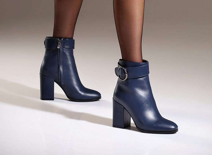 BLUE BLOCK HEEL ANKLE BOOTS 