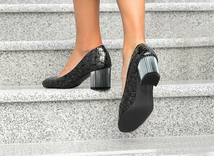 Women's metallic block heel shoes